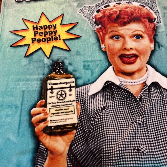 I Love Lucy Vitameatavegamin fleece Throw Blanket - Picture 3 of 7